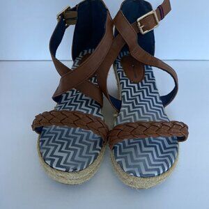 Girls Tommy Hilfiger Anastasia Wedge sandal in size 5 Blue and Cognac
